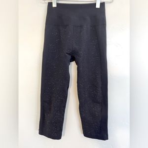 Lululemon cropped run tights; size 4